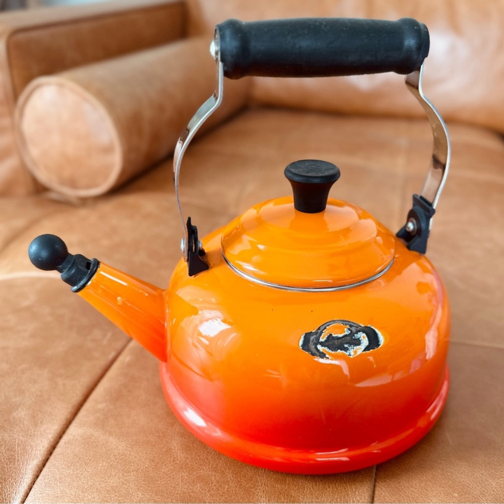 Vintage Le Creuset whistling Kettle - some damage - 1.6 litres - Picture 3 of 11
